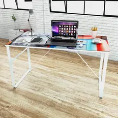 Schreibtisch mit Lifestyle Print